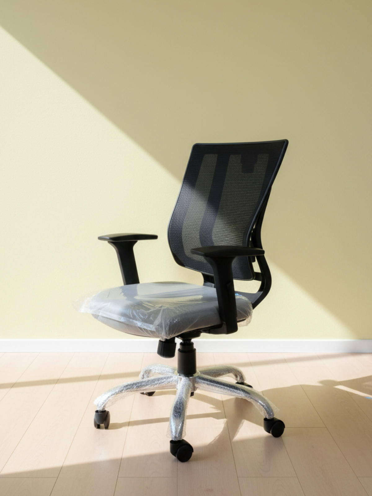 Parak Helvix Elite Medium Back Chair