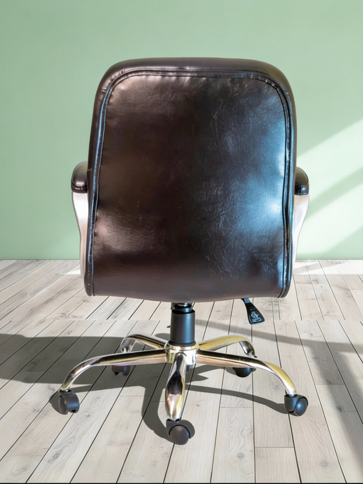 Parak Dynex Classic Executive Medium Back Chair