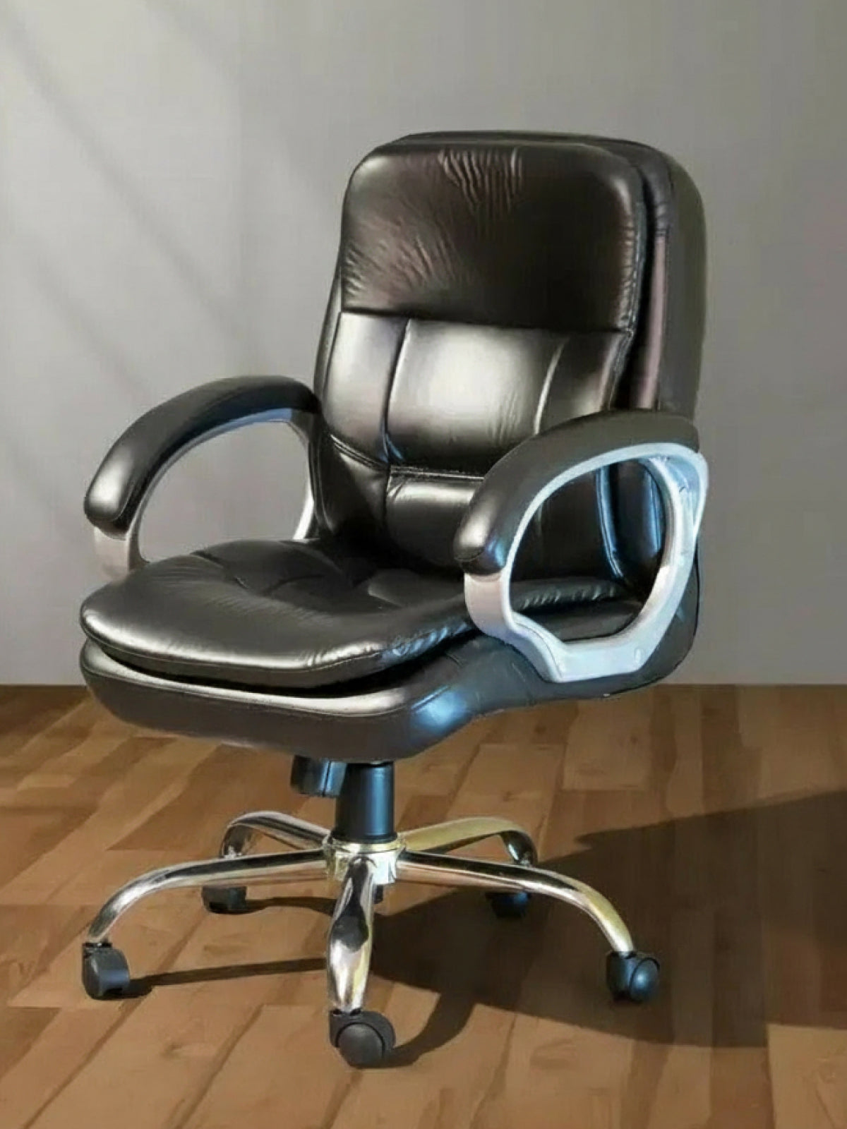 Parak Proluxe Adjustable Executive Medium Back Chair